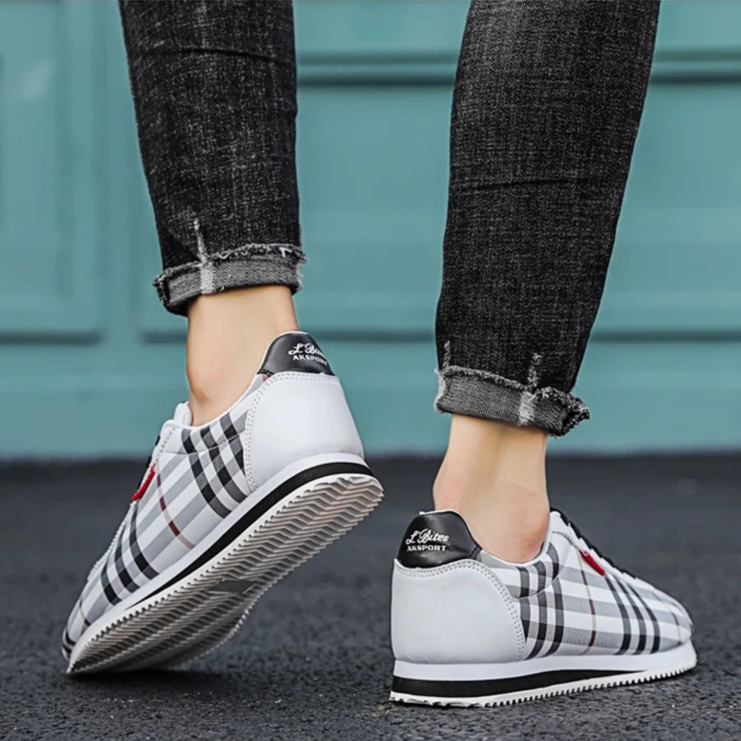 Avenue Check Sneaker
